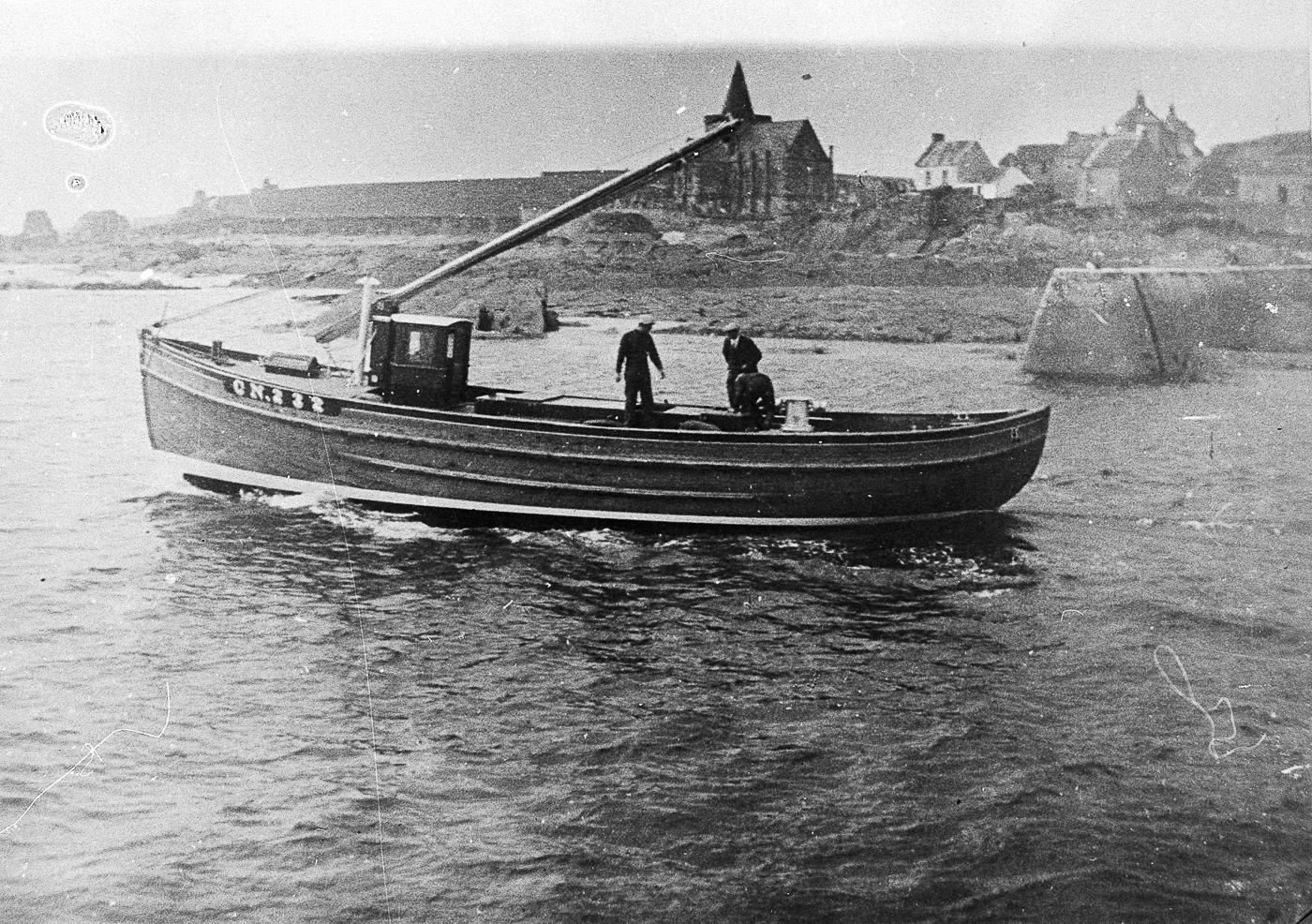 'Desperandum', CN232, in harbour, St Monans, 1928. 'Desperandum', CN232, was built by J. Miller & Sons boatyard in St Monans for John Short of Campbeltown. This ringnetter had a forward wheelhouse, but this did not prove popular and was later moved aft.