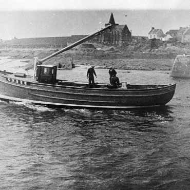 'Desperandum', CN232, in harbour, St Monans, 1928. 'Desperandum', CN232, was built by J. Miller & Sons boatyard in St Monans for John Short of Campbeltown. This ringnetter had a forward wheelhouse, but this did not prove popular and was later moved aft.