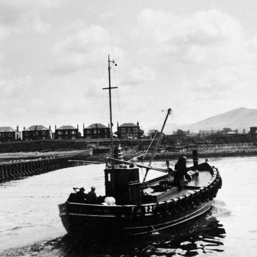 'Aliped VII', BA220, entering harbour, Girvan. She was owned by the McCrindle family of Girvan. She was sold and renamed 'Amy Harris', CN103, then 'Prospect', PL86.