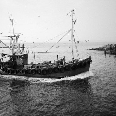 'Huntress', BA93, entering harbour, Ayr, 1985