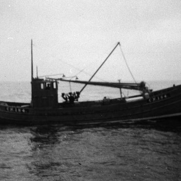 Dual purpose ringnetter and seiner, 'Margaret Newton', CN184, Firth of Forth, 1949.