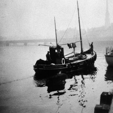 'Dewy Rose', RO5, arriving at Ayr harbour, 1952.