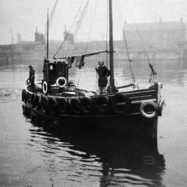 'Dewy Rose', RO5, arriving at Ayr harbour, 1952.