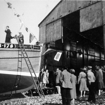 Launch of ringnetter 'Annie', CN178, Fairlie, 1949.