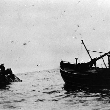 Aliped IV BA214 and Aliped V BA238, hauling nets